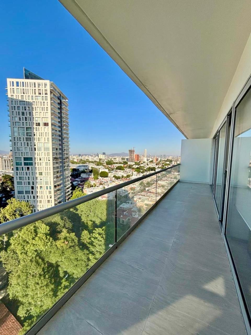 Park Life Guadalajara Aparthotel Exterior photo